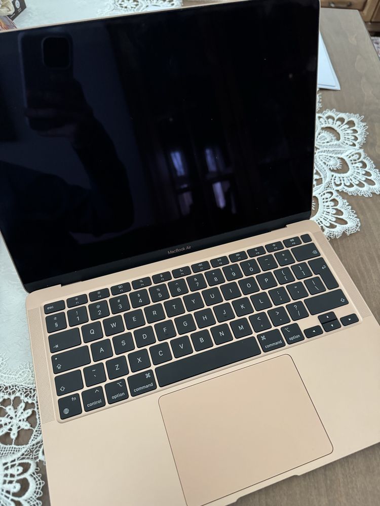Macbook Air M1 chip 13-inch-256GB SSD 8GB unified memory