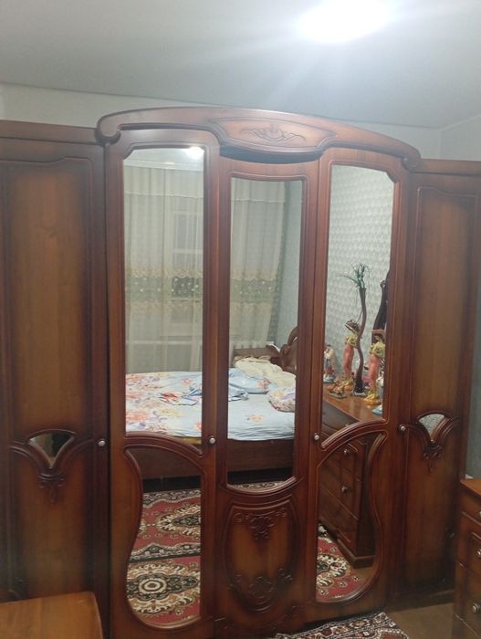 Продам спальный гарнитур