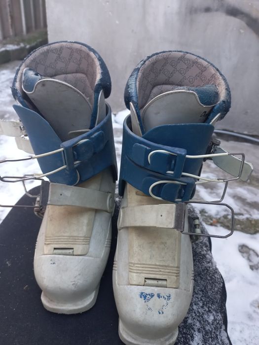 Ски обувки за деца в карането на ски