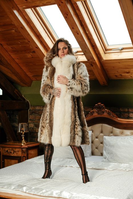 Haina lunga din blana de lynx