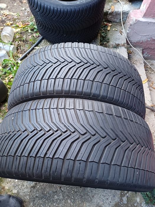 Vând 2 anvelope de iarna 225 40 r18 MICHELIN foarte bune