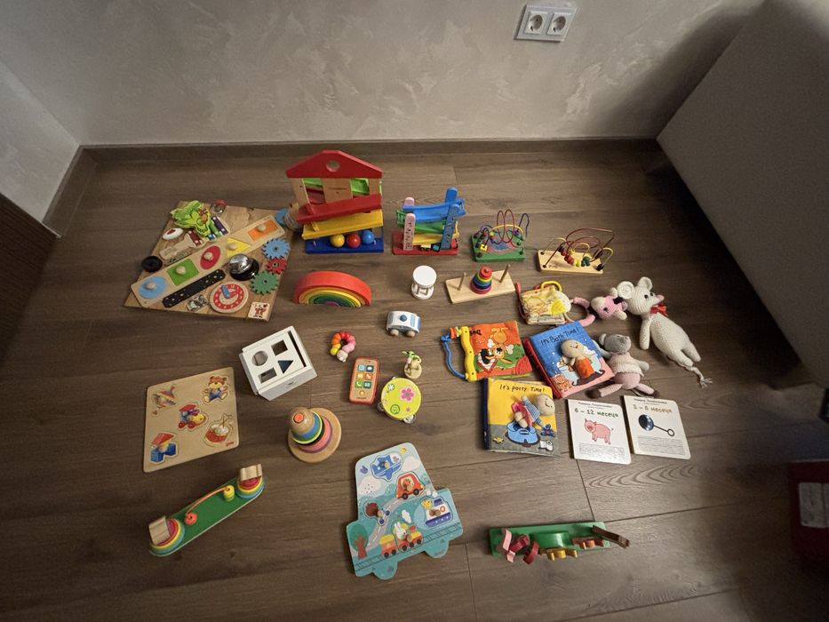 Дървени играчки и книжки