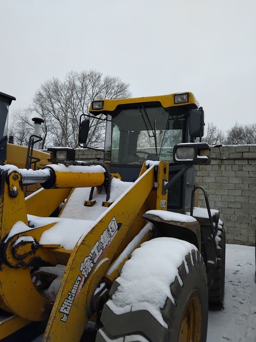 Продам погрузчик lv 300.1,8 куб 3 тонник