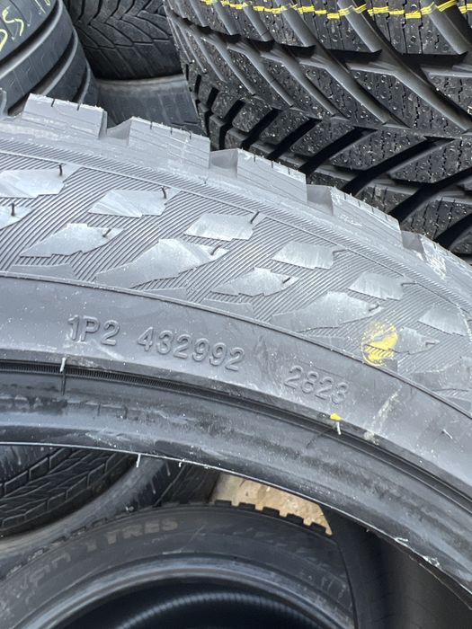 275 40 20 Nokian Snowproof 1 / Vulcanizare Non Stop