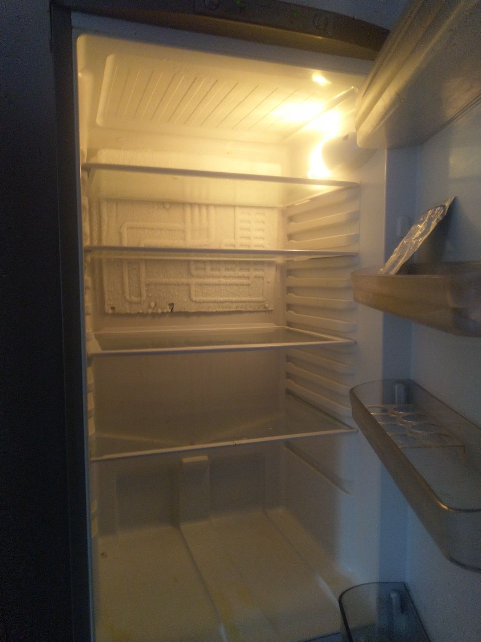 Срочно продам дёшево холодильник Аристон