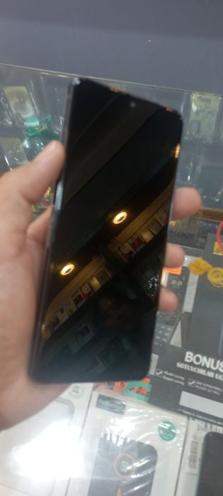 Samsung s20 plus sotiladi Ekrani almashgan
