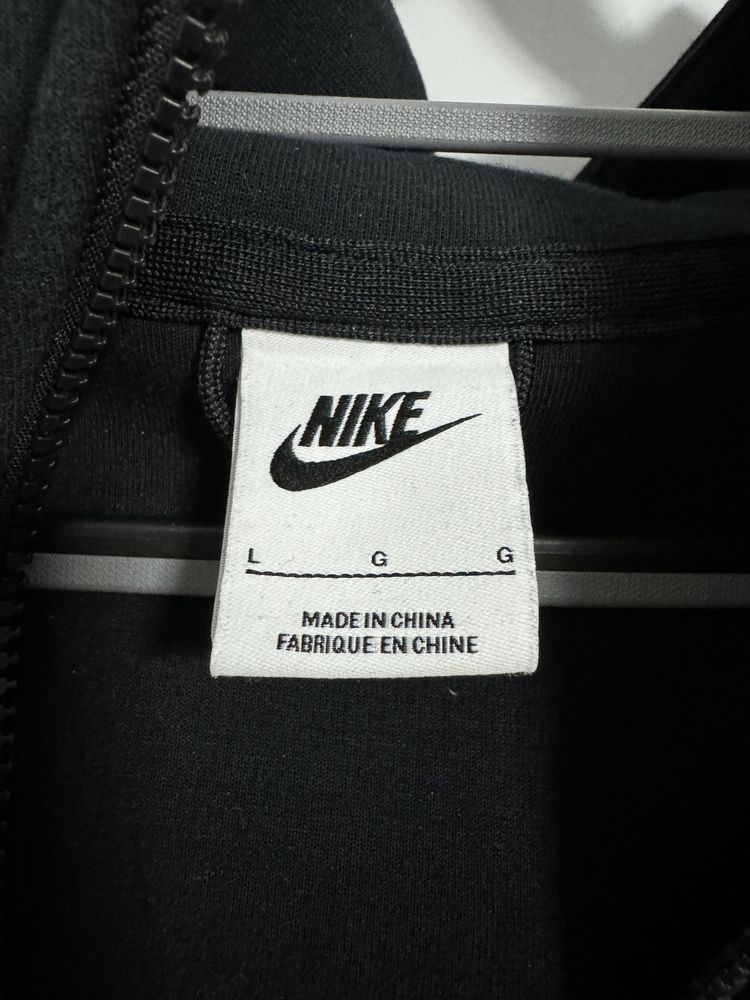 Nike tech fleece размер L