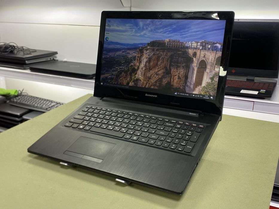 Быстрый офисный ноутбук Lenovo i3-4030U /8GB/SSD 240GB / Radeon 8500M