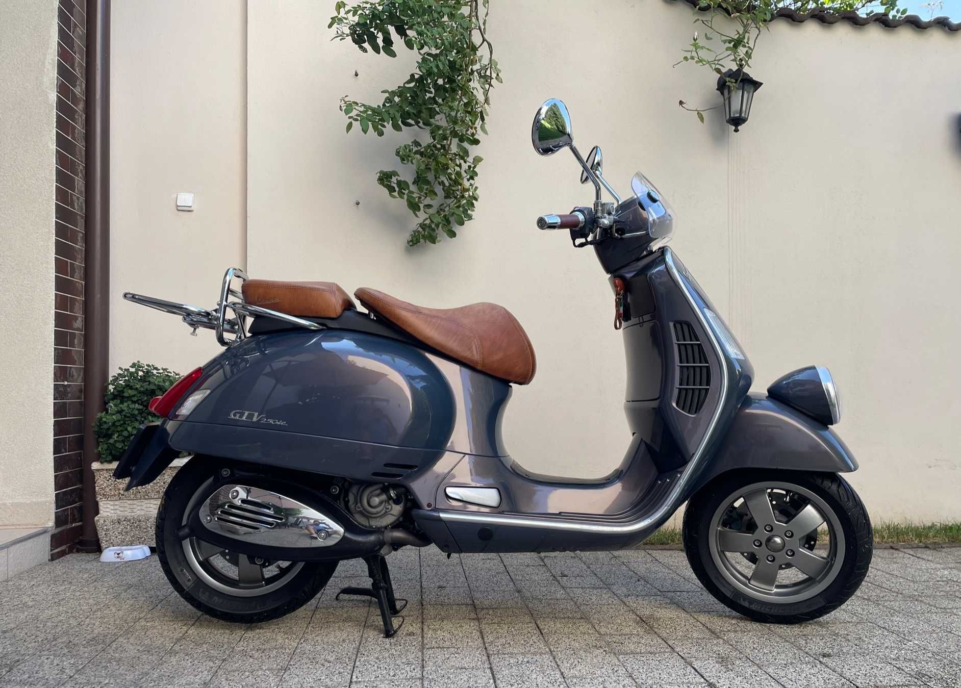 Piaggio Vespa GTV 250ie , editie limitata