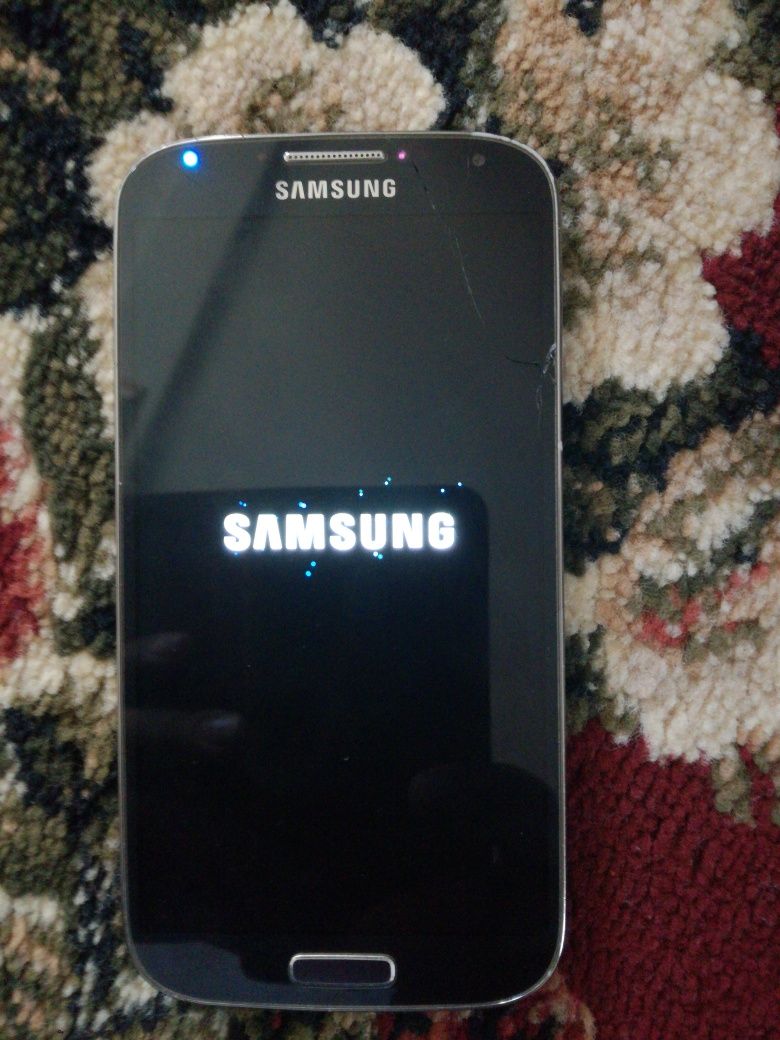 Samsung s4  cu geam crapat in partea se sus