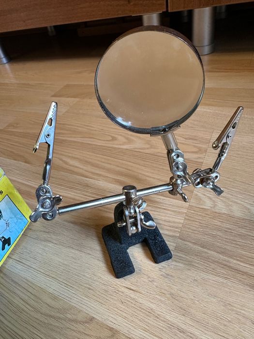 Lupa cu prindere cu cleme, pentru electronisti