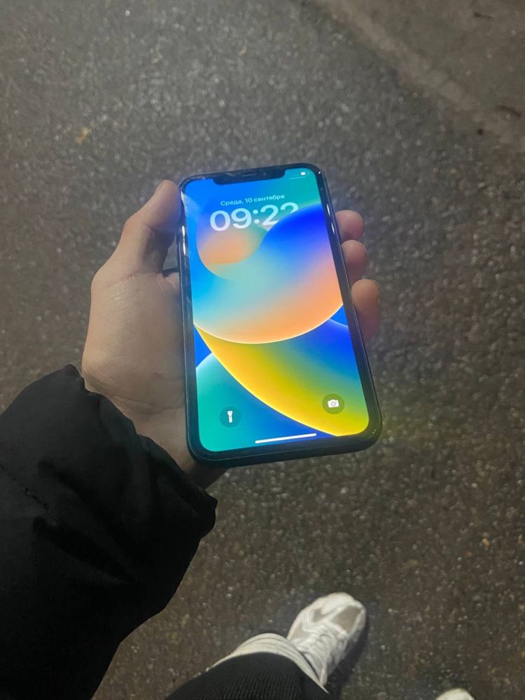 Продам айфон в хорошем состояние