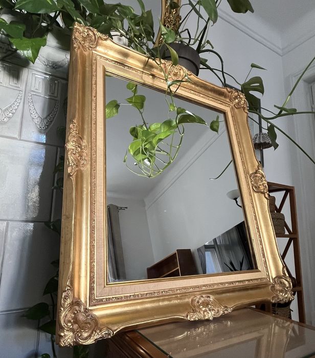 Oglinda mare cu rama masiva din lemn