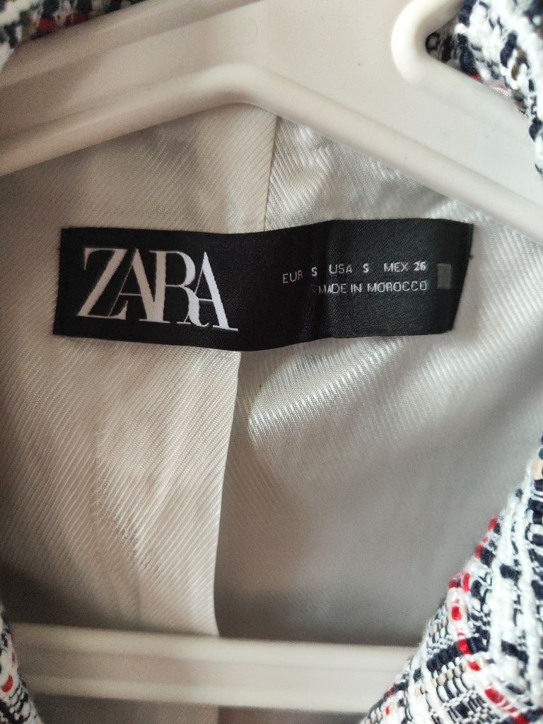 Вталено сако Zara