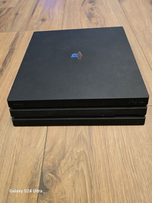 PS4 PRO+ 3 Оригинални джойстика(1TB)