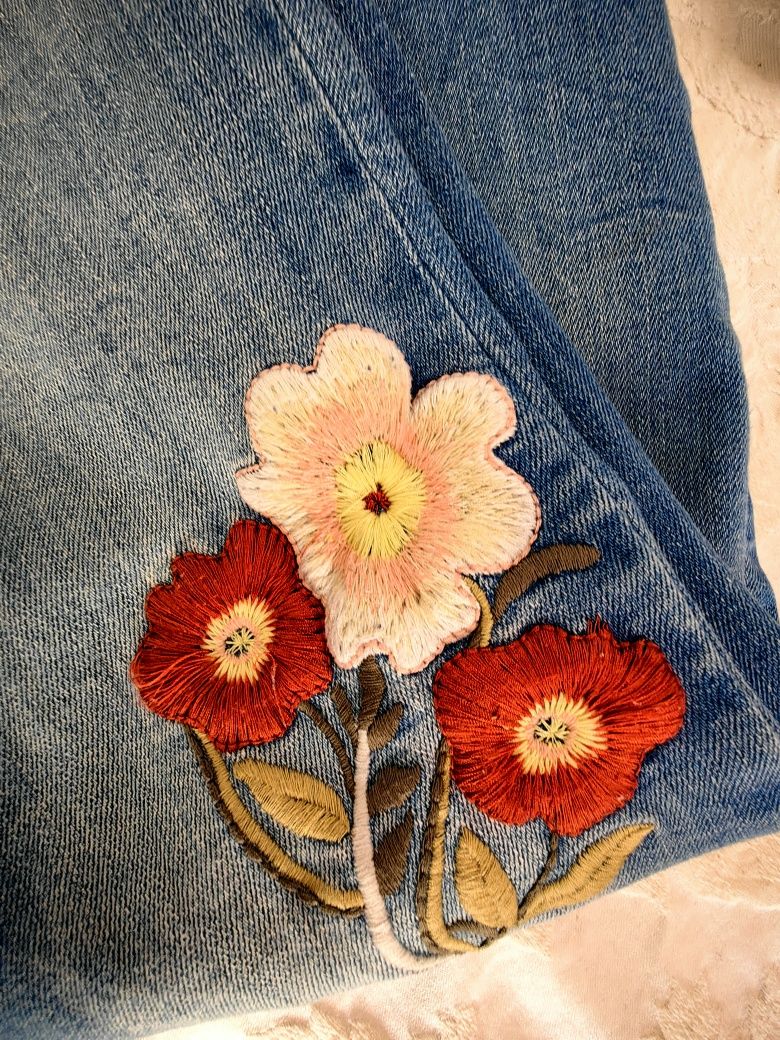 Дънки Zara с флорална бродерия номер 40 эластични