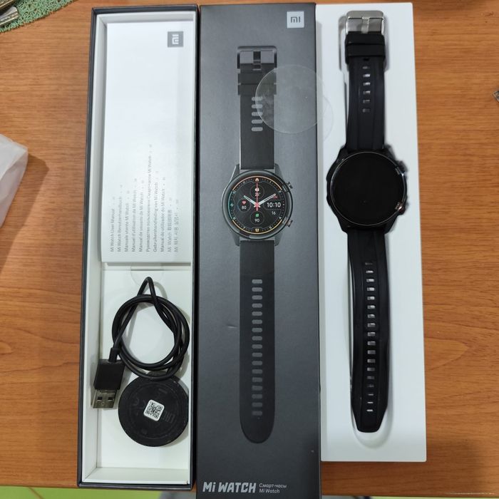 2  Smartwatchuri  Xiaomi Mi Watch unul  bej dama si unul negru