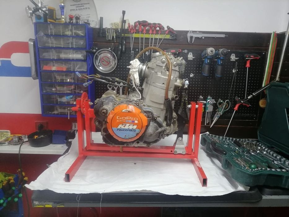 Стойка за двигател