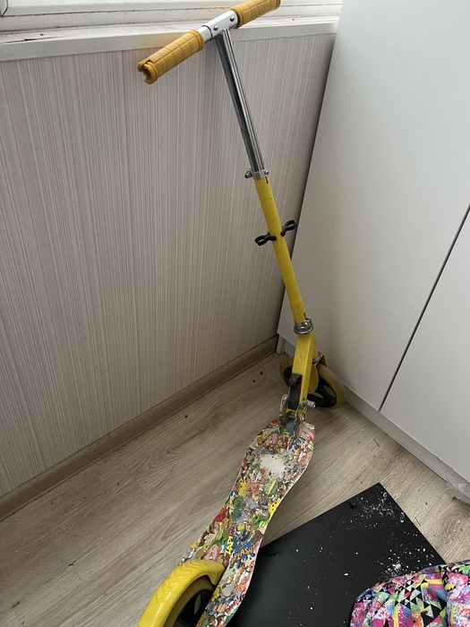 Продам самокат желтый цвет