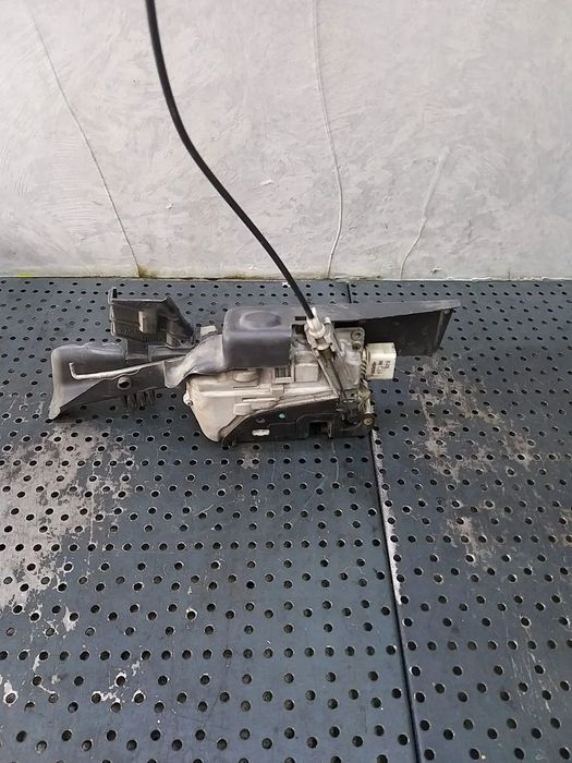 Broasca usa stanga fata audi a4 b7 8e 8e1837015aa