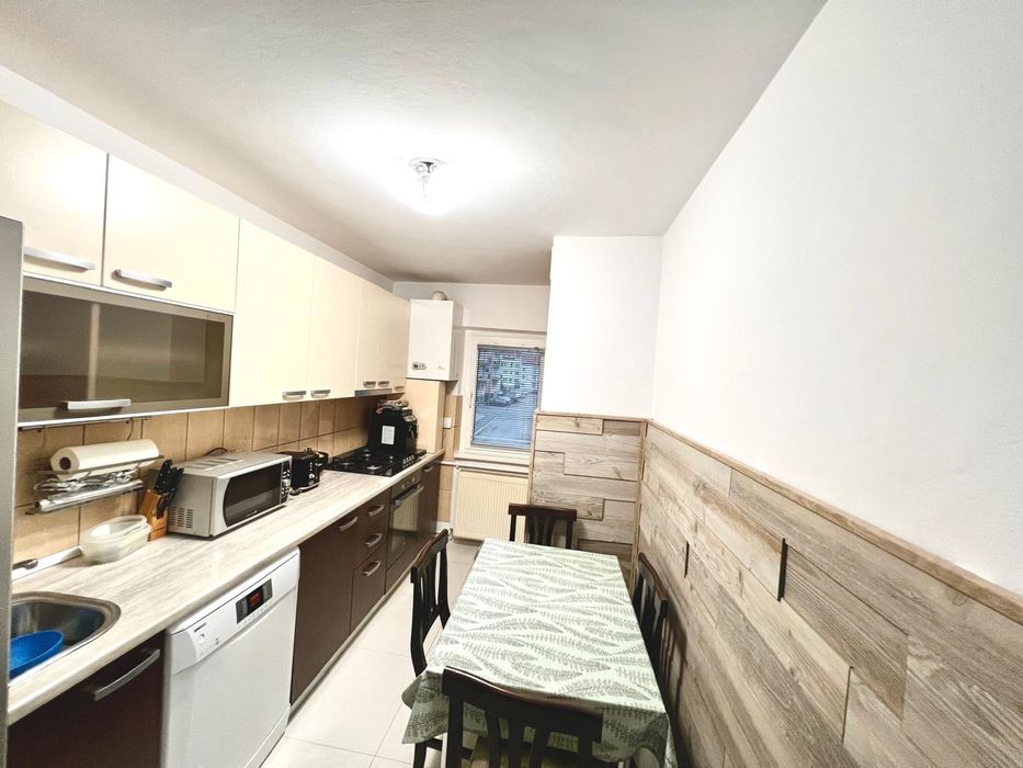 Proprietar închiriez apartament cu 4 camere, 2 băi, 2 balcoane