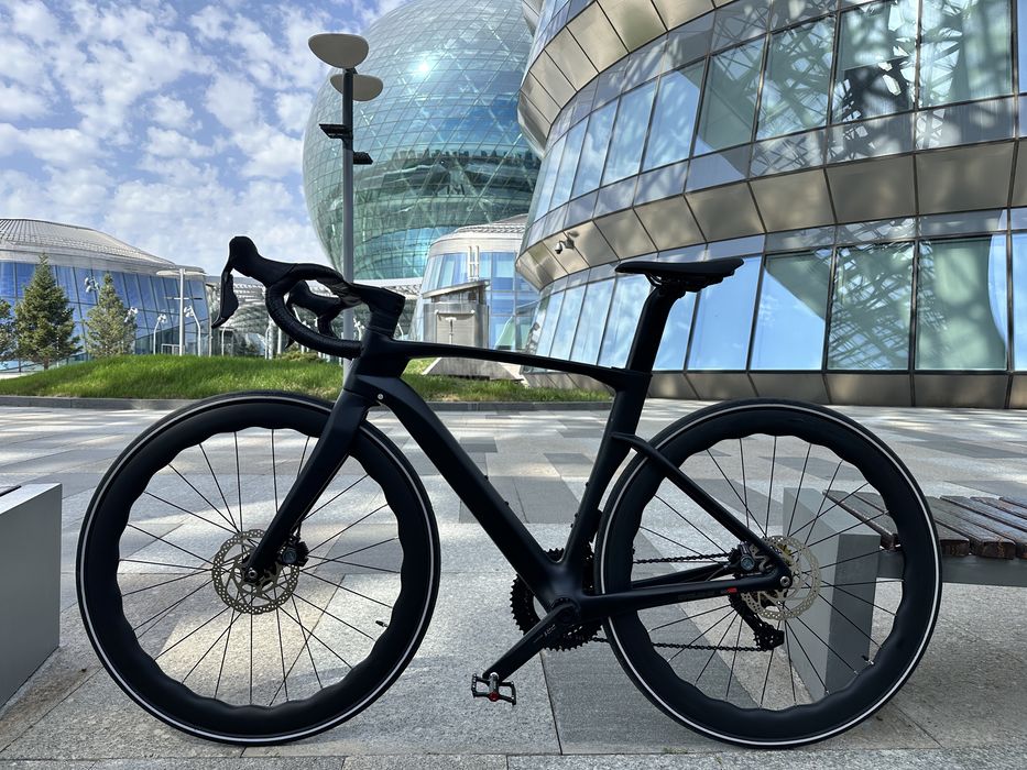 Шоссейный карбоновый велосипед Cyclone Pro