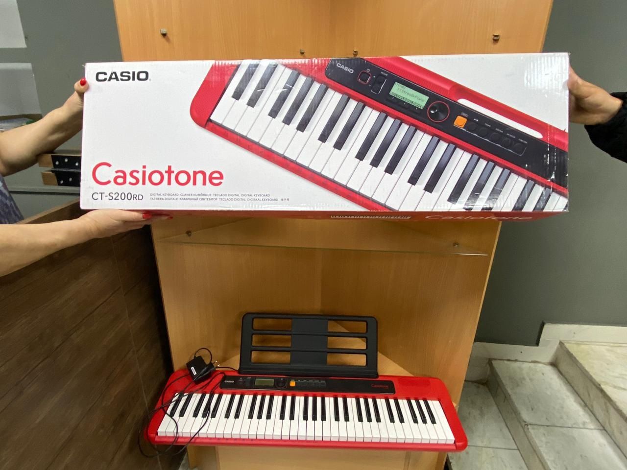 продается синтезатор Casiotone CT5200RD