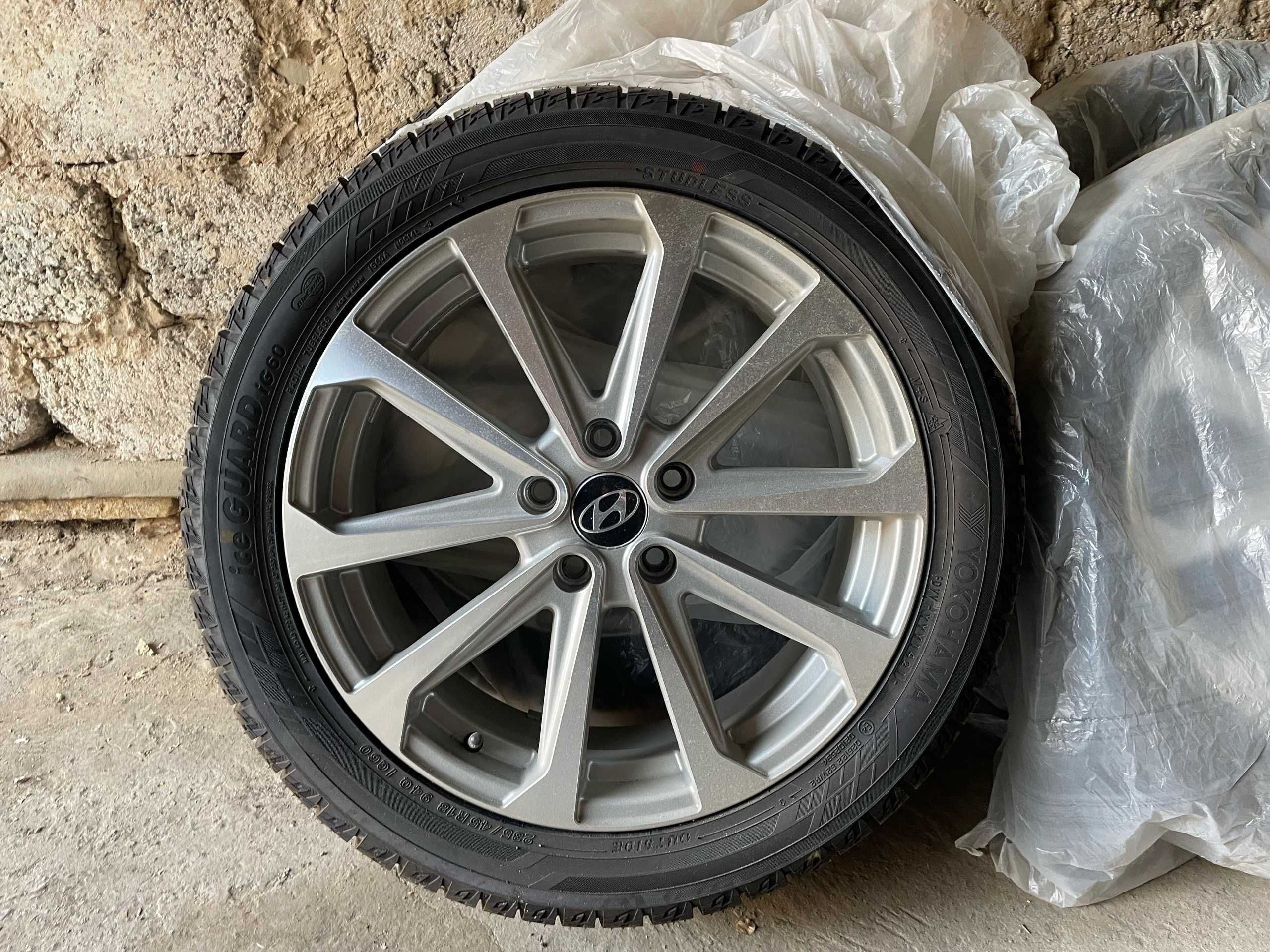 Диски с зимними Шинами Hyndai 235 45 R 18 Yokohama 4 датчика