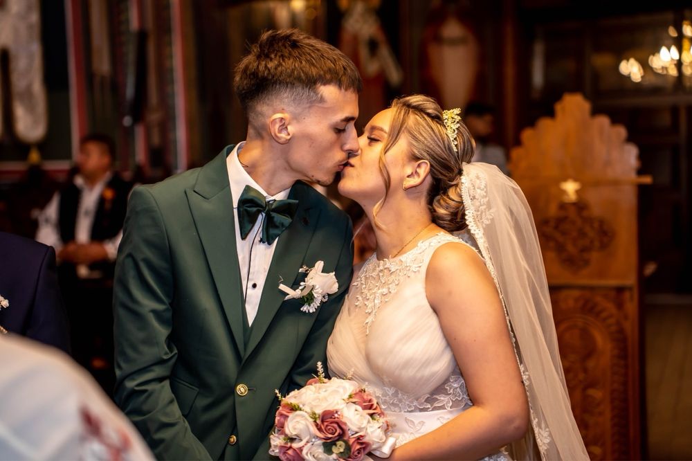 Rochie de mireasă elegantă + voal – purtată o singură dată
