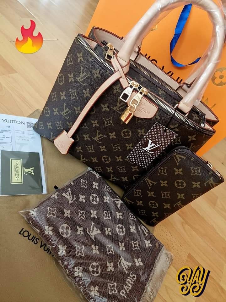 Set Louis Vuitton 3 articole (esarfa+geanta +portofel)