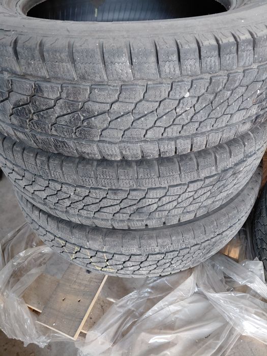 Продавам гуми за бус 195/75/16