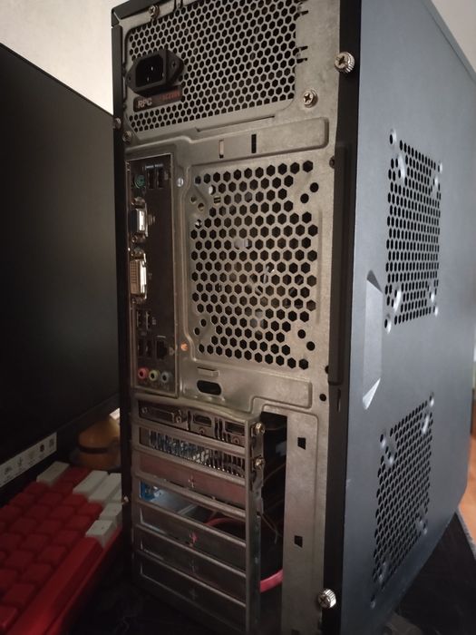 Vând pc gaming stare foarte buna