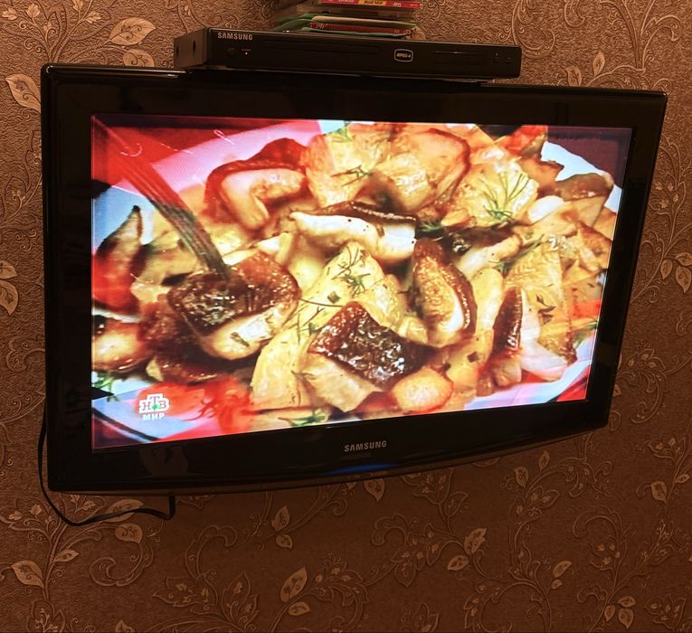 Продам телевизор жк Samsung 81см