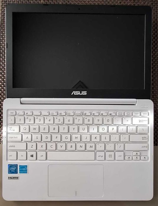 ASUS Notebook E203N (Win11 25H2 Home] - stare foarte buna