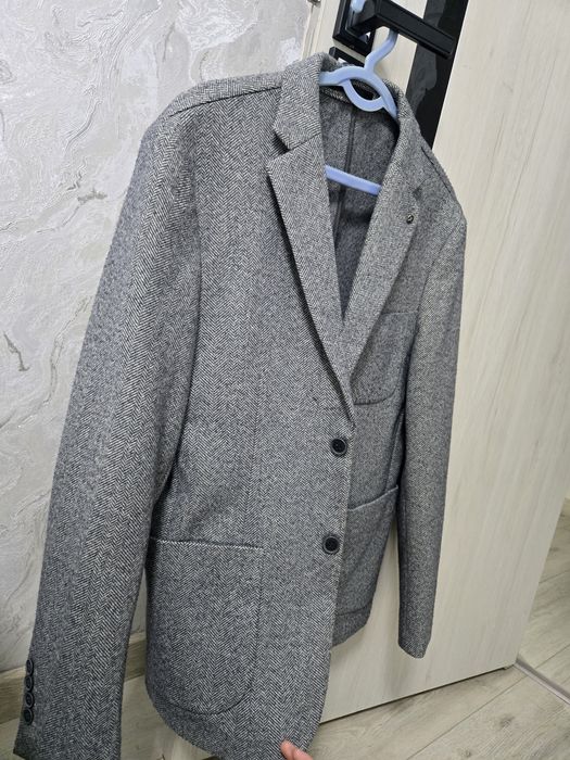 Пиджак продаётся