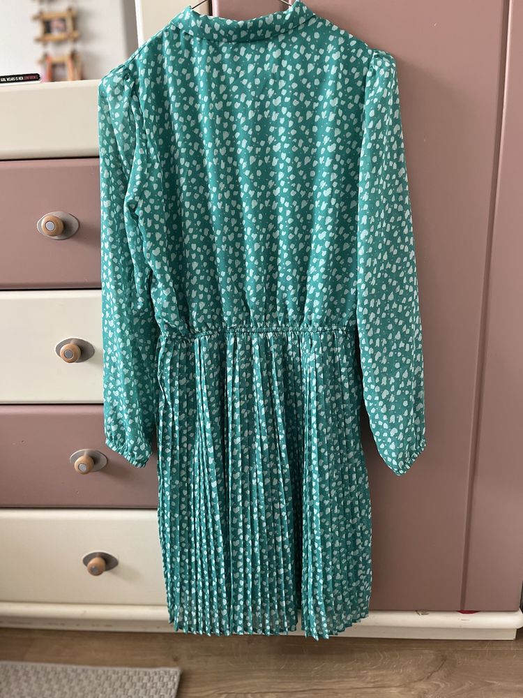 Rochie fete, in stare foarte buna, marimea 152, Reserved