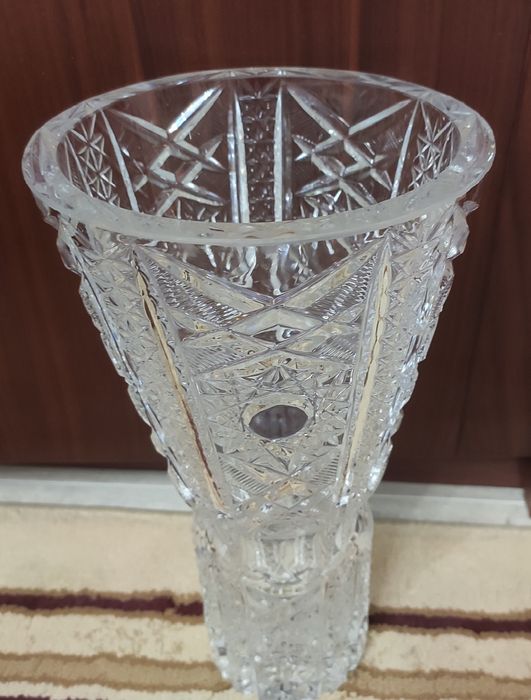 Ваза хрустальная под цветы