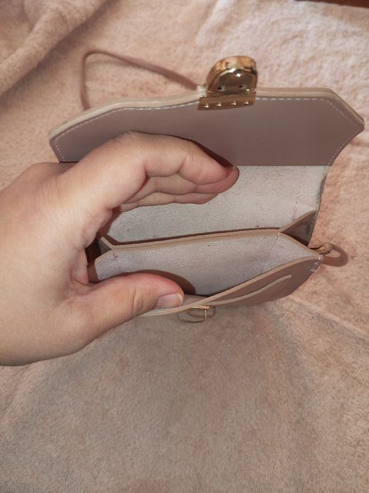 Pushti rangli ayollar sumkacha  — telefon sig‘adigan, 2 qatorli, mod