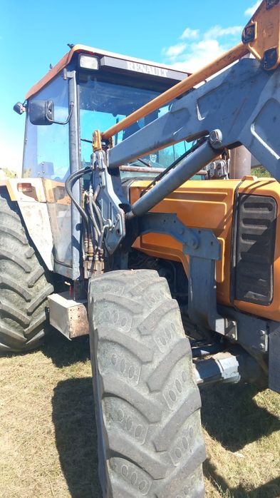 Vând tractor renault R3164
