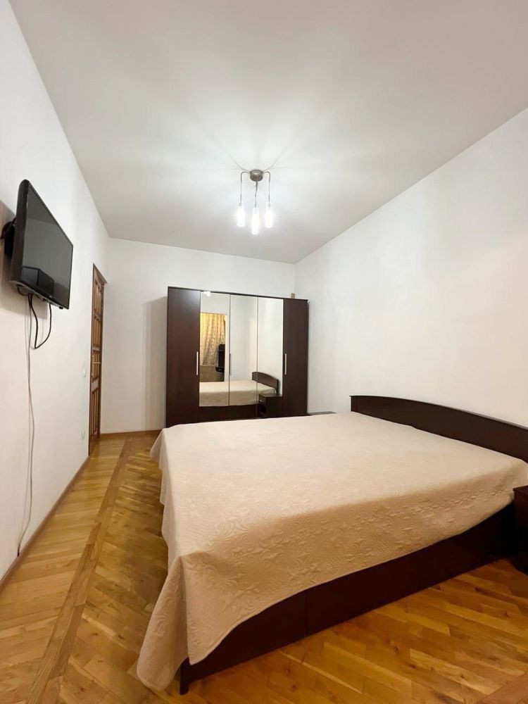 Срочно продается квартира 4/9/9 в Центре