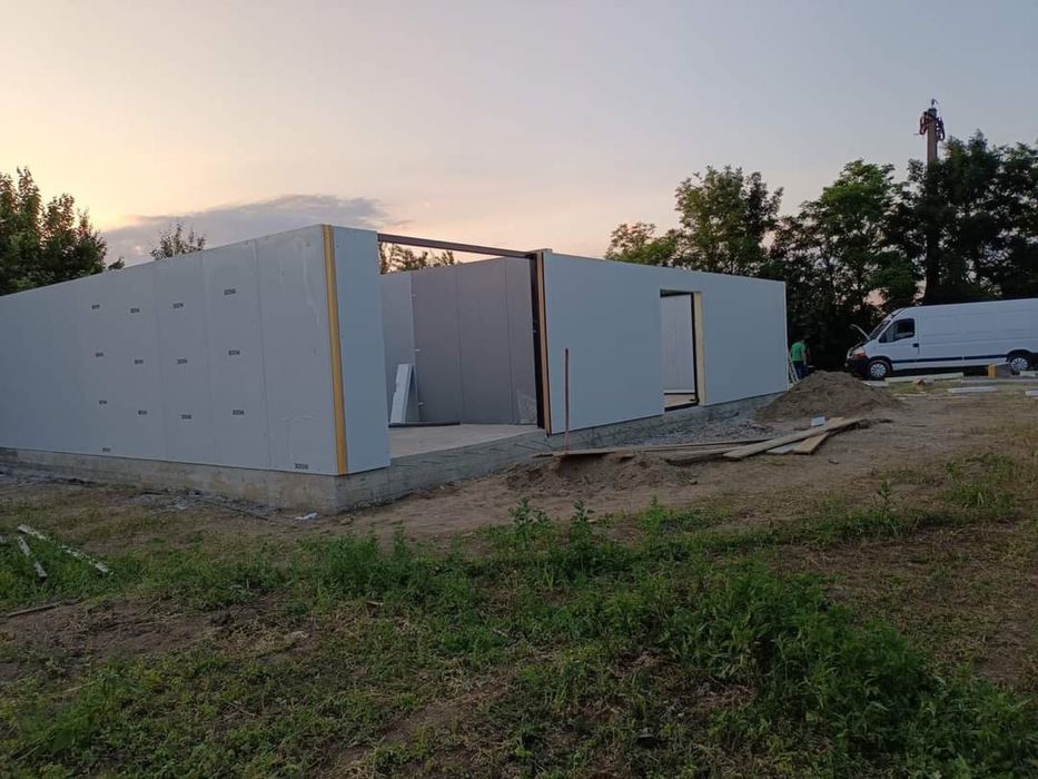 Vand case modulare din structura metalica si panouri sandwichi