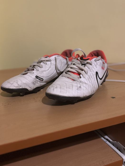 Бутонки Nike и Adidas