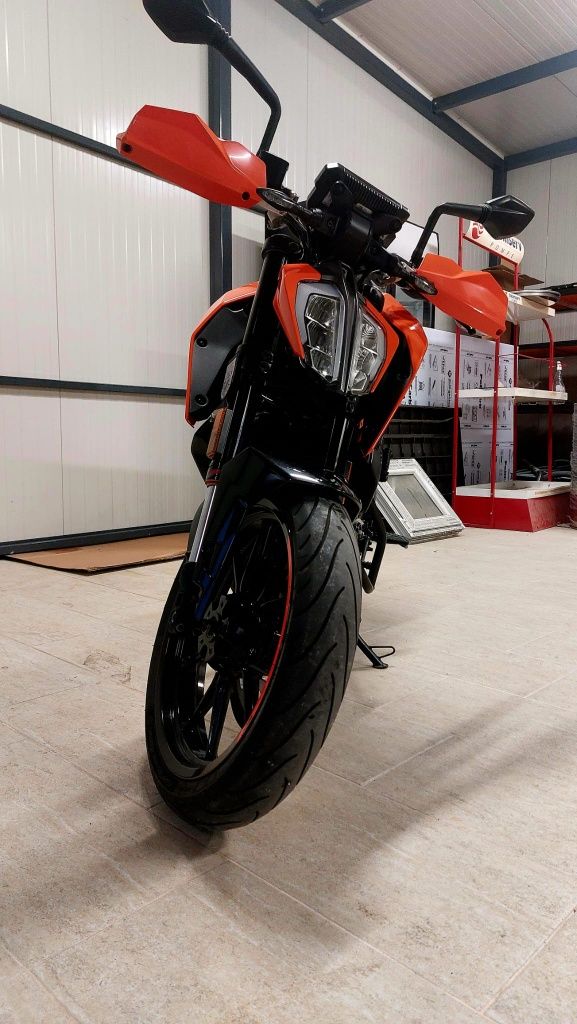 Proprietar vând KTM DUKE 125 an 2020 LED ABS, se conduce cu A1