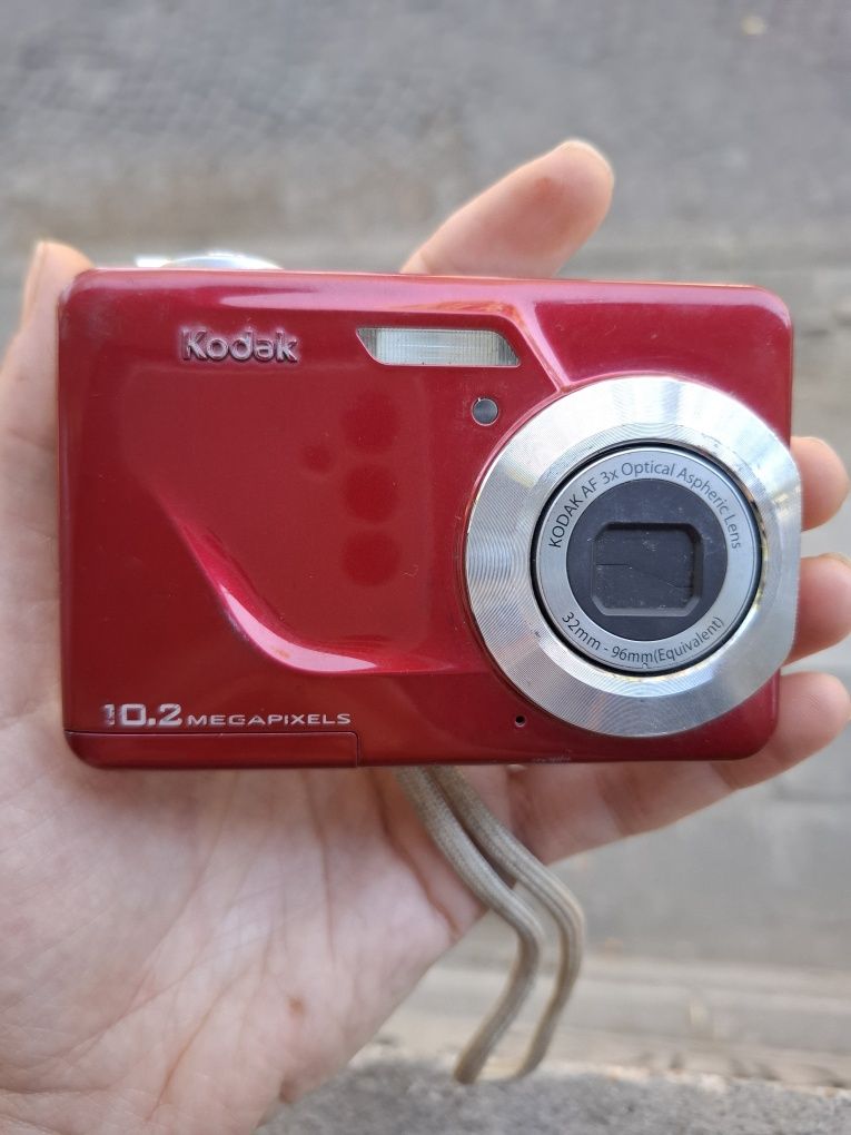 Компактен дигитален фотоапарат KODAK EasyShare C180