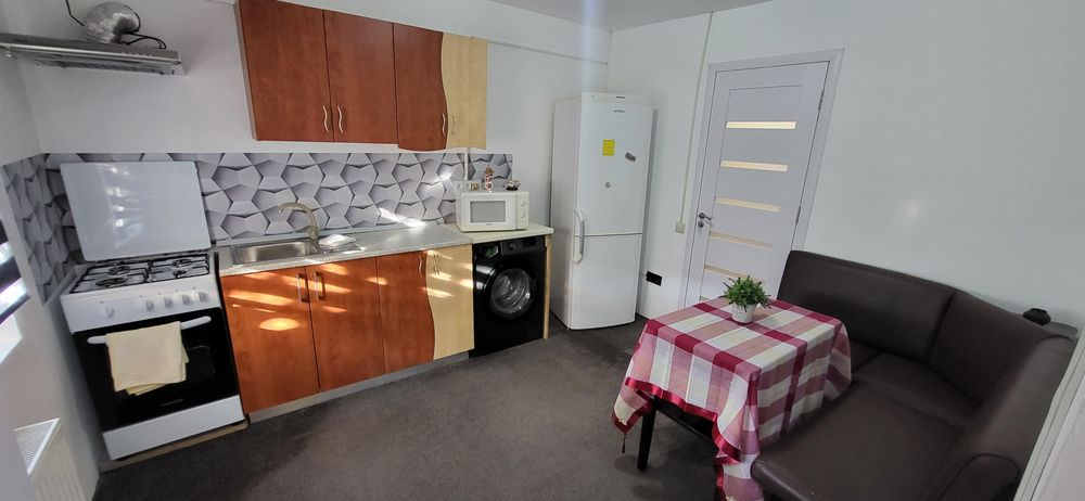 Casă la curte de inchiriat