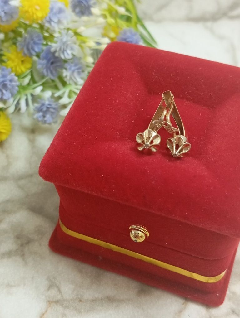 Золотые серьги новые. 585 с бриллиантами