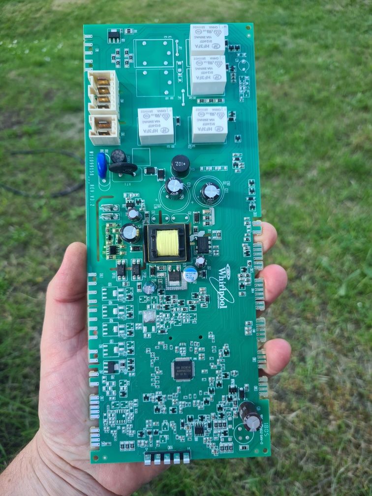 Продавам сушилня whirlpool FT M11 82Y