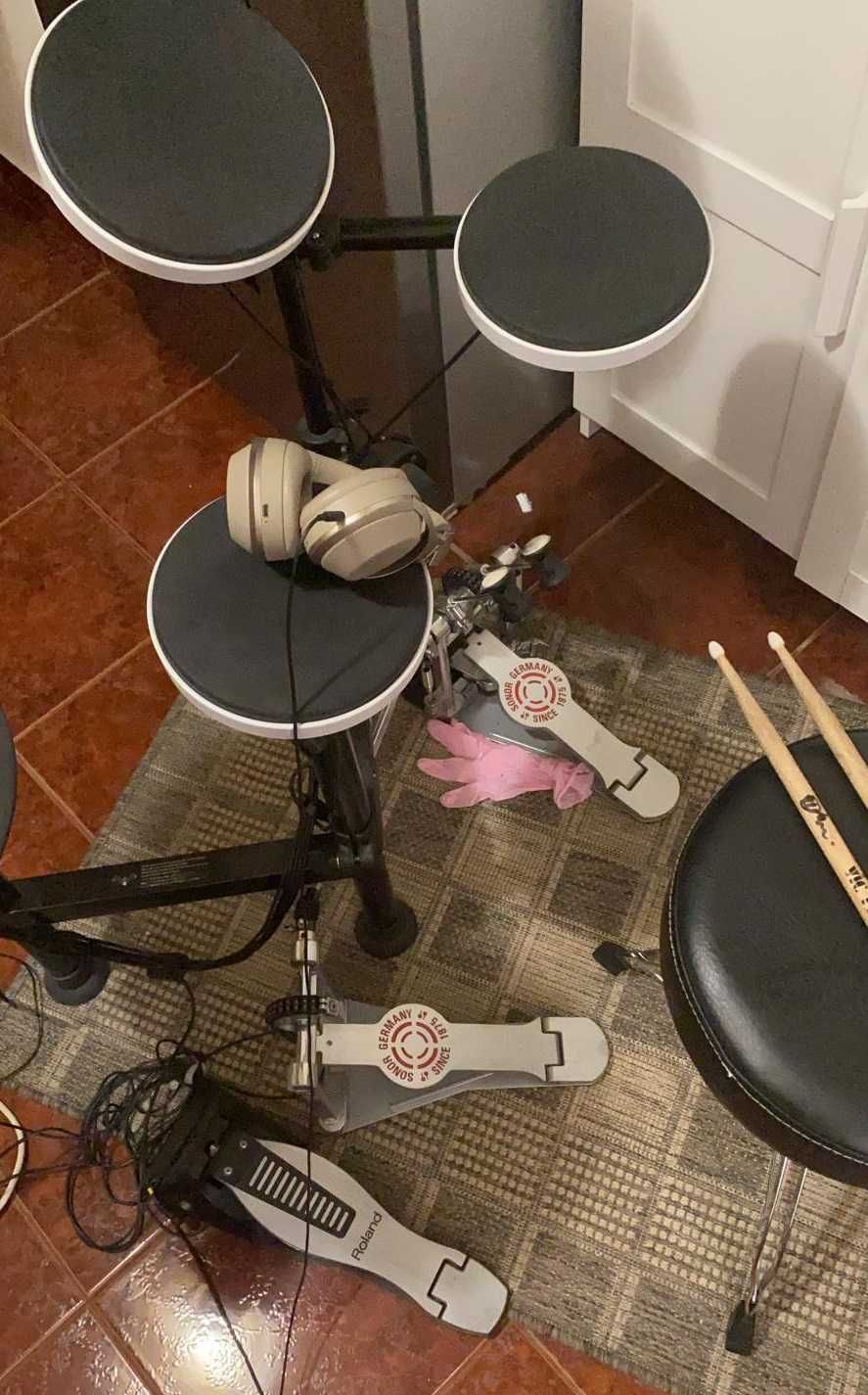 Tobe Roland TD-4 + Pedala Dubla sonor Dp 4000 + Scaun