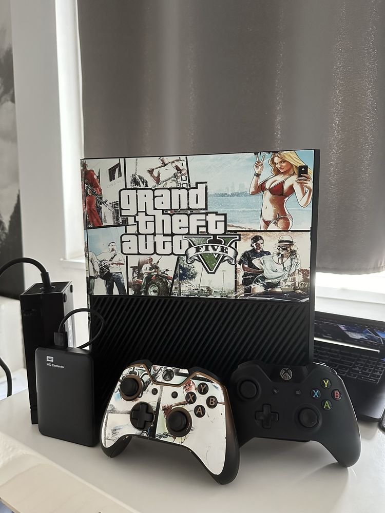 Xbox One конзола GTA Limited Edition+ 2 джойстика