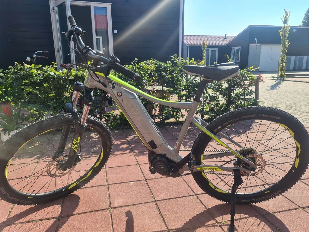 Vănd Bicicletă Giant Fathom Electrică Hibrid!